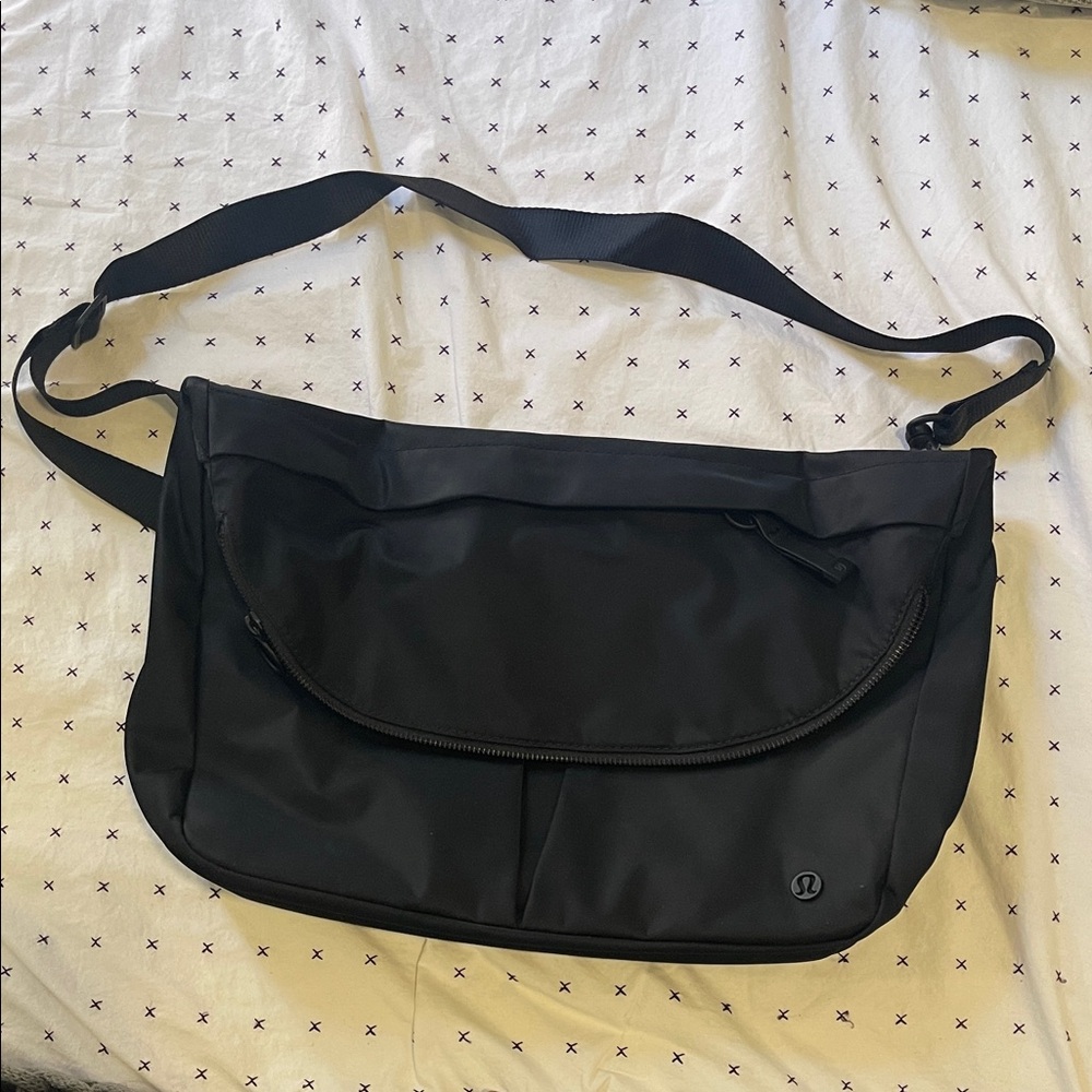 Lululemon All night festival music bag 5L Black Crossbody Messenger Bag